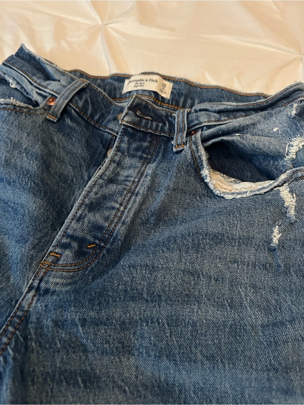Abercrombie & Fitch Distressed Dad High-Rise Jeans. Size 26/2. - Picture 9 of 16